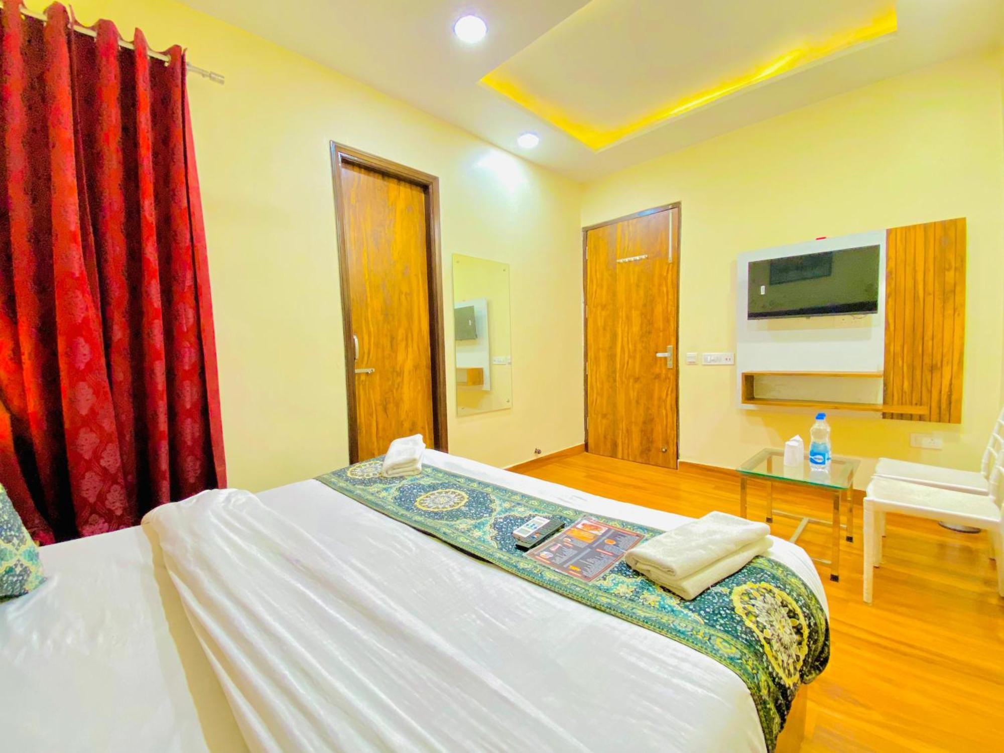 Hotel Holiday First 300 Meter From Golden Temple Amritsar Dış mekan fotoğraf