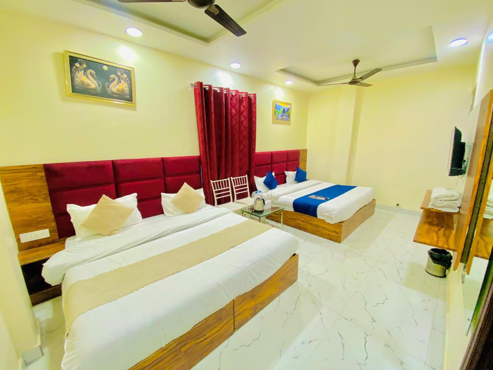 Hotel Holiday First 300 Meter From Golden Temple Amritsar Dış mekan fotoğraf