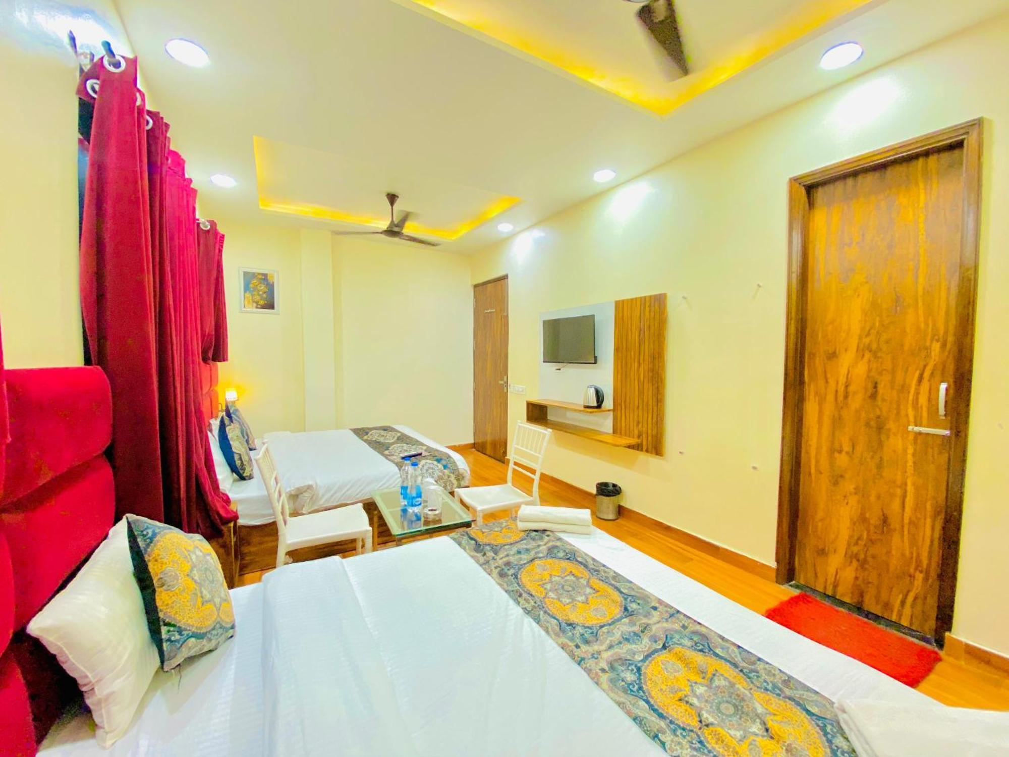 Hotel Holiday First 300 Meter From Golden Temple Amritsar Dış mekan fotoğraf
