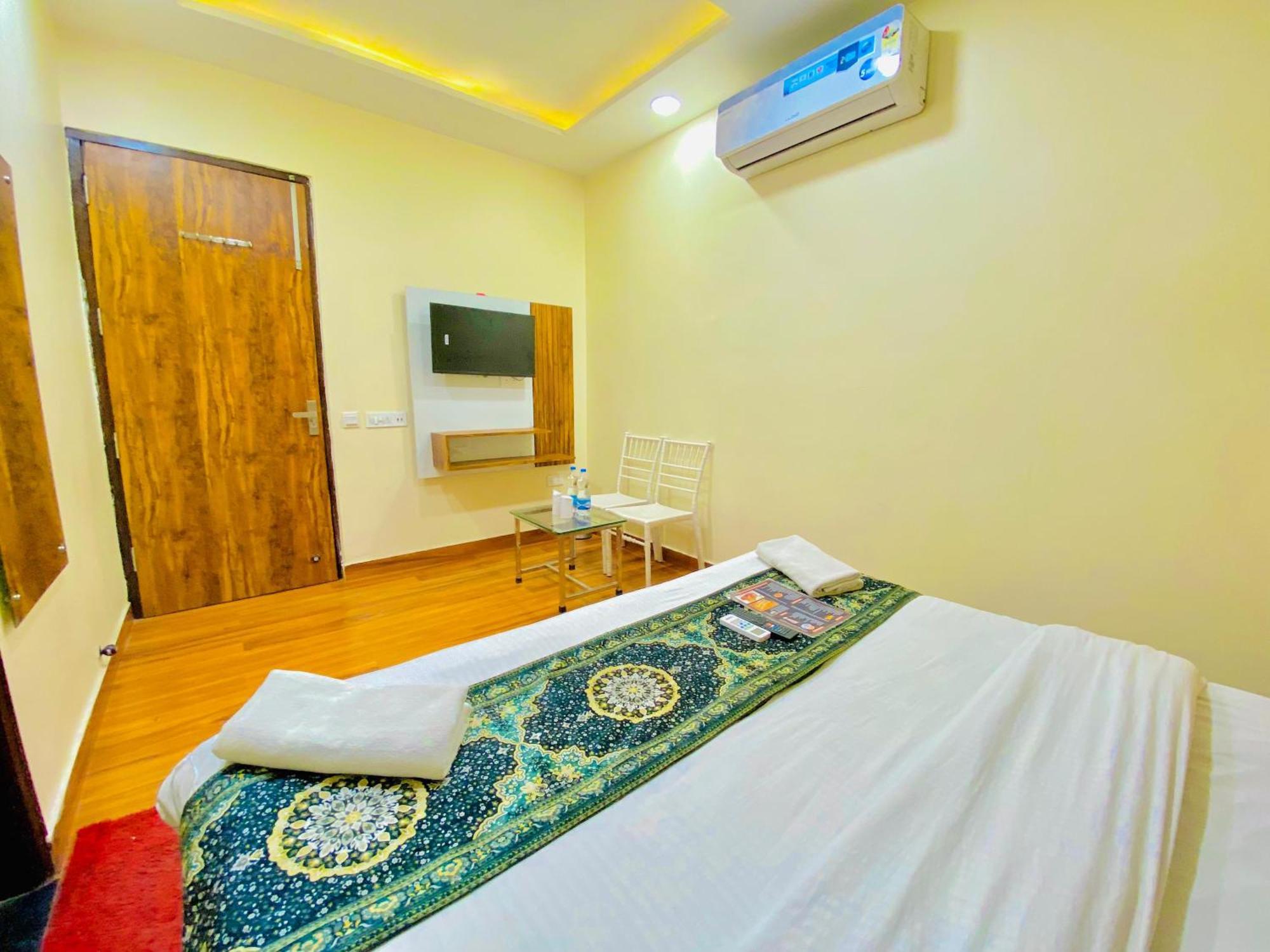 Hotel Holiday First 300 Meter From Golden Temple Amritsar Dış mekan fotoğraf